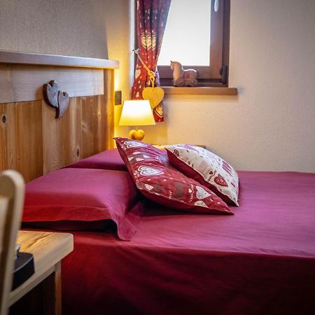 Hotel Le Coin des Mélèzes Brusson Esterno foto