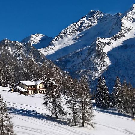 Hotel Le Coin des Mélèzes Brusson Esterno foto