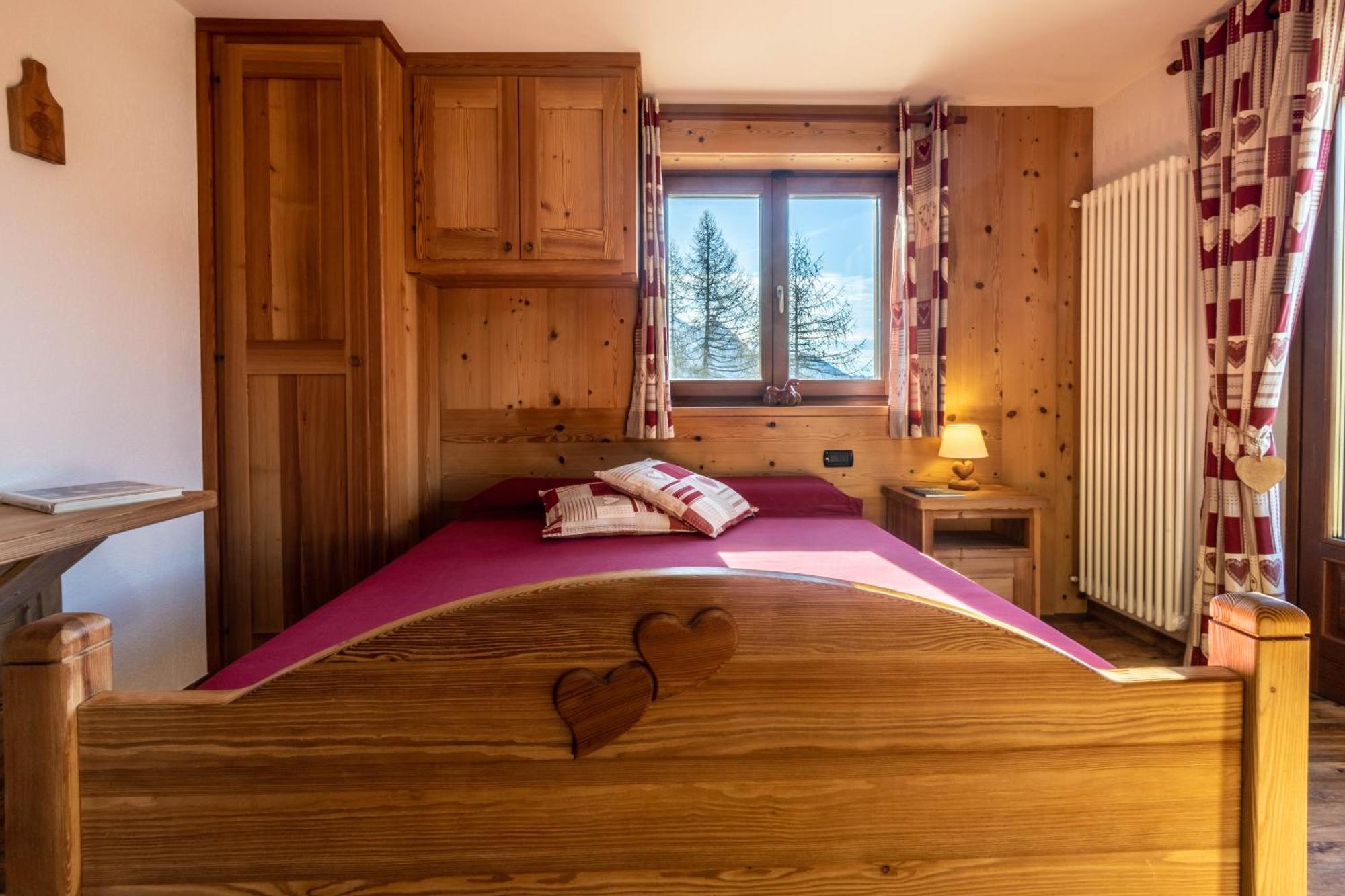 Hotel Le Coin des Mélèzes Brusson Esterno foto