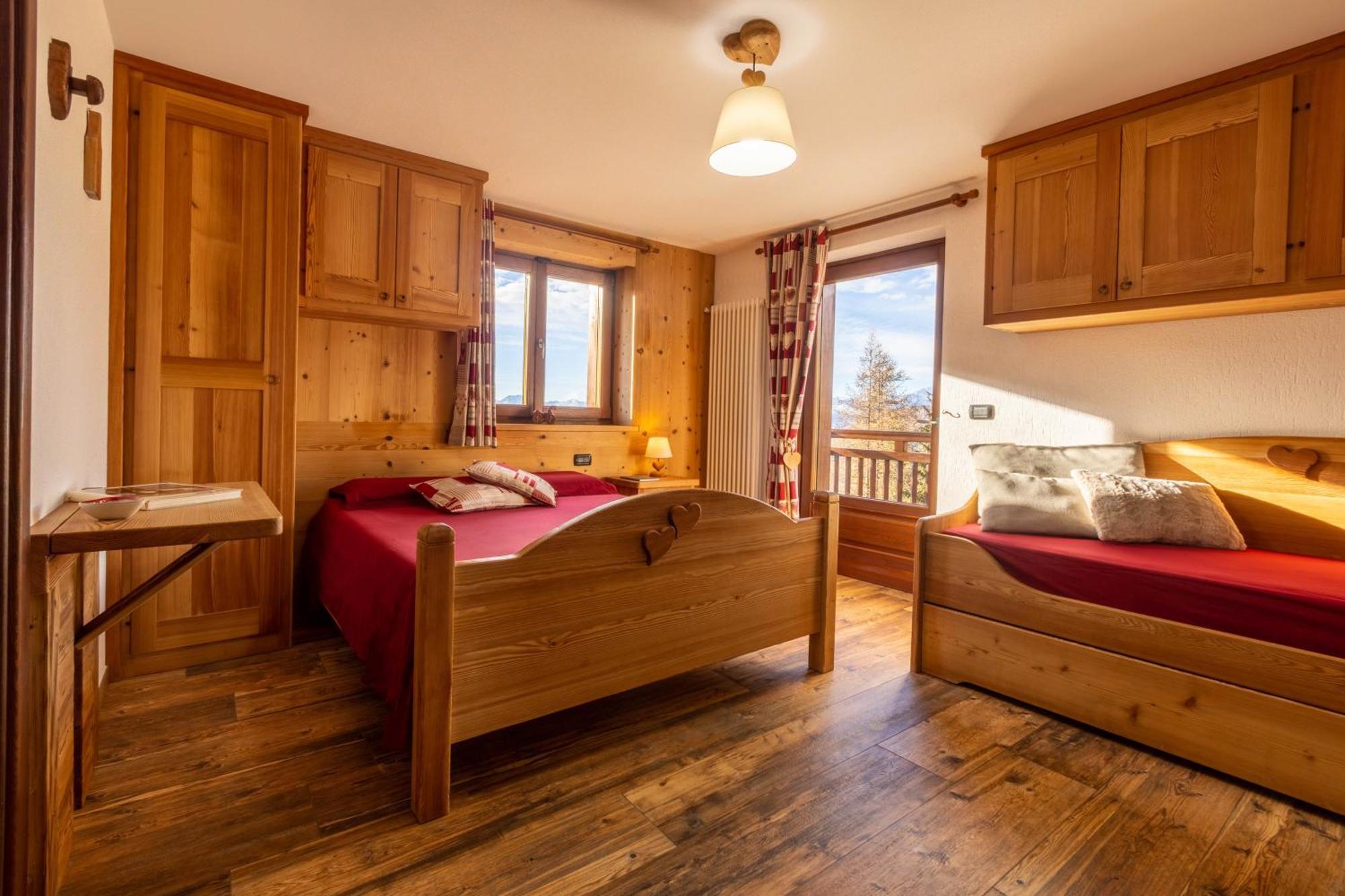 Hotel Le Coin des Mélèzes Brusson Esterno foto