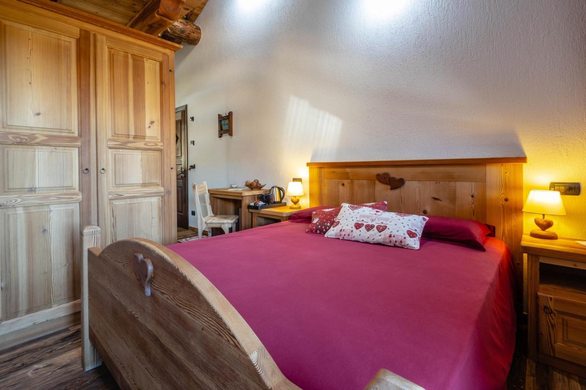 Hotel Le Coin des Mélèzes Brusson Esterno foto