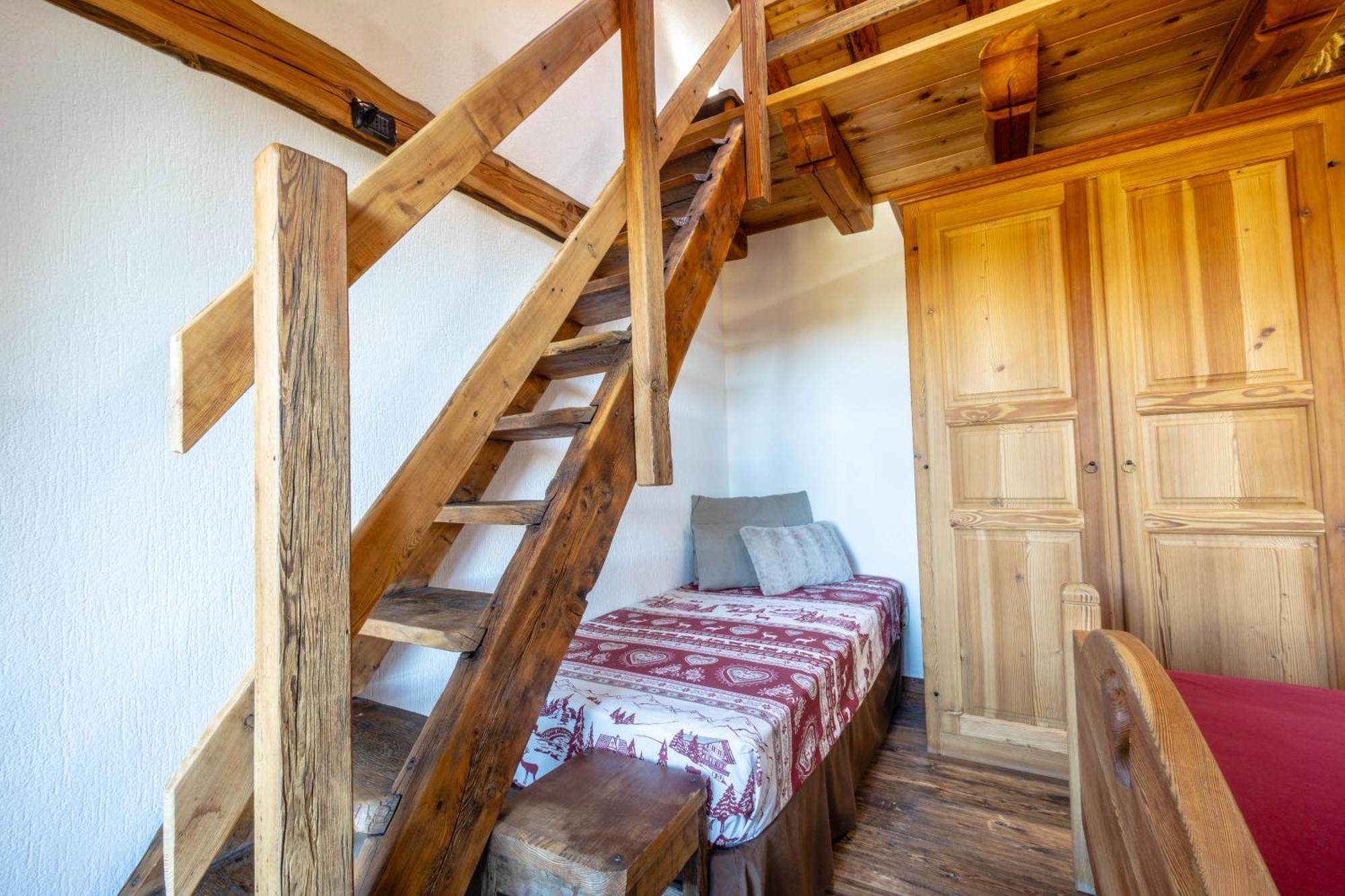 Hotel Le Coin des Mélèzes Brusson Esterno foto