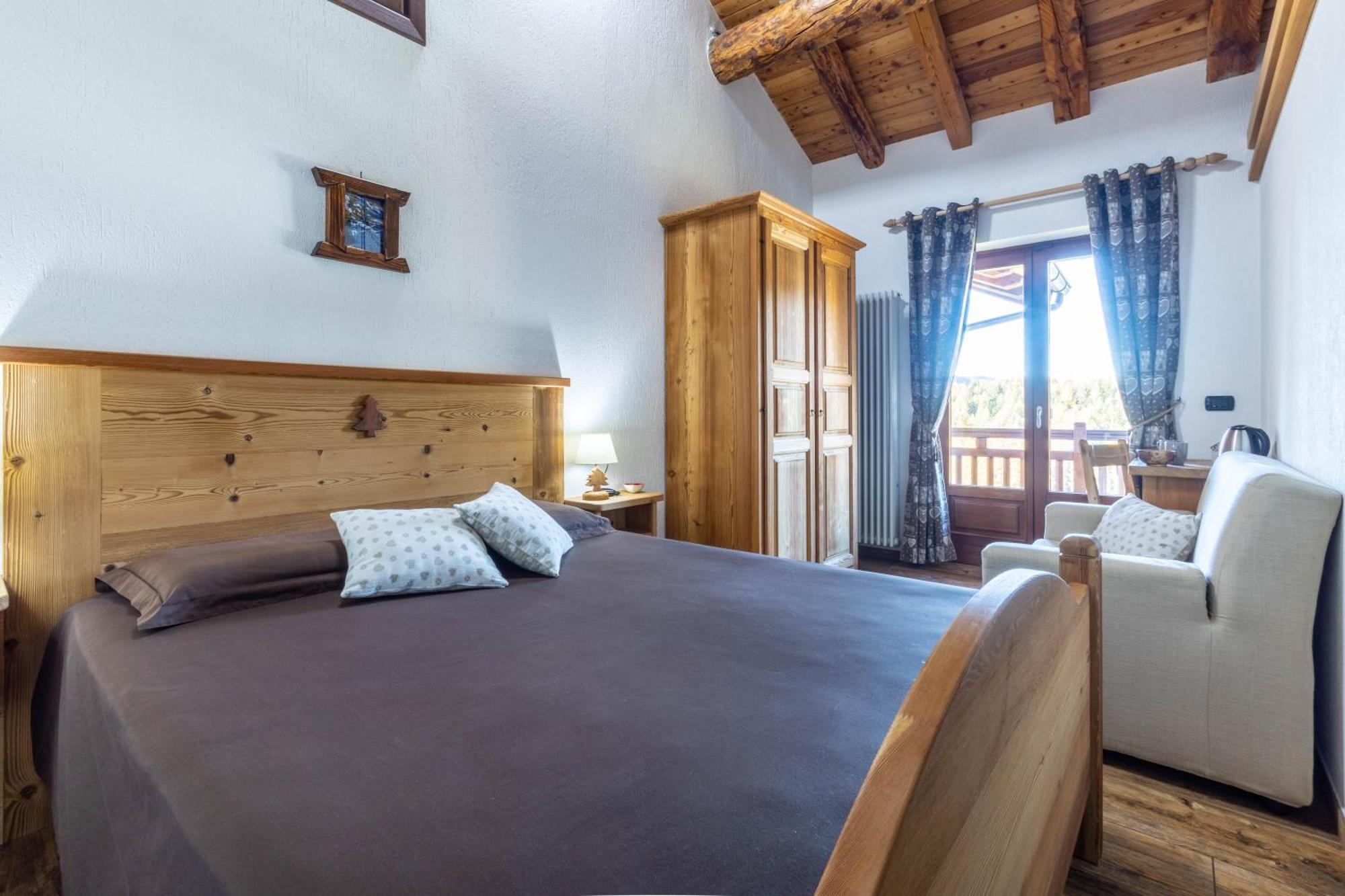 Hotel Le Coin des Mélèzes Brusson Esterno foto