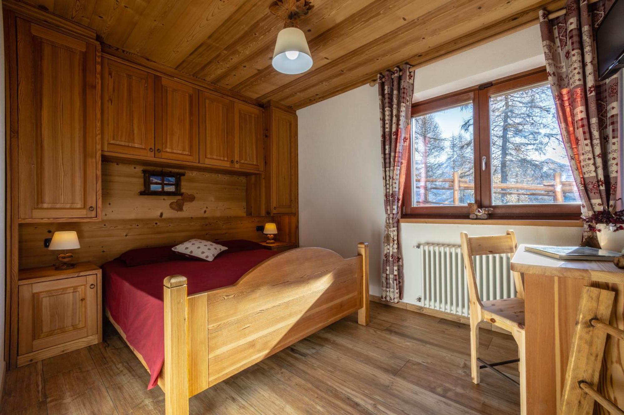 Hotel Le Coin des Mélèzes Brusson Esterno foto