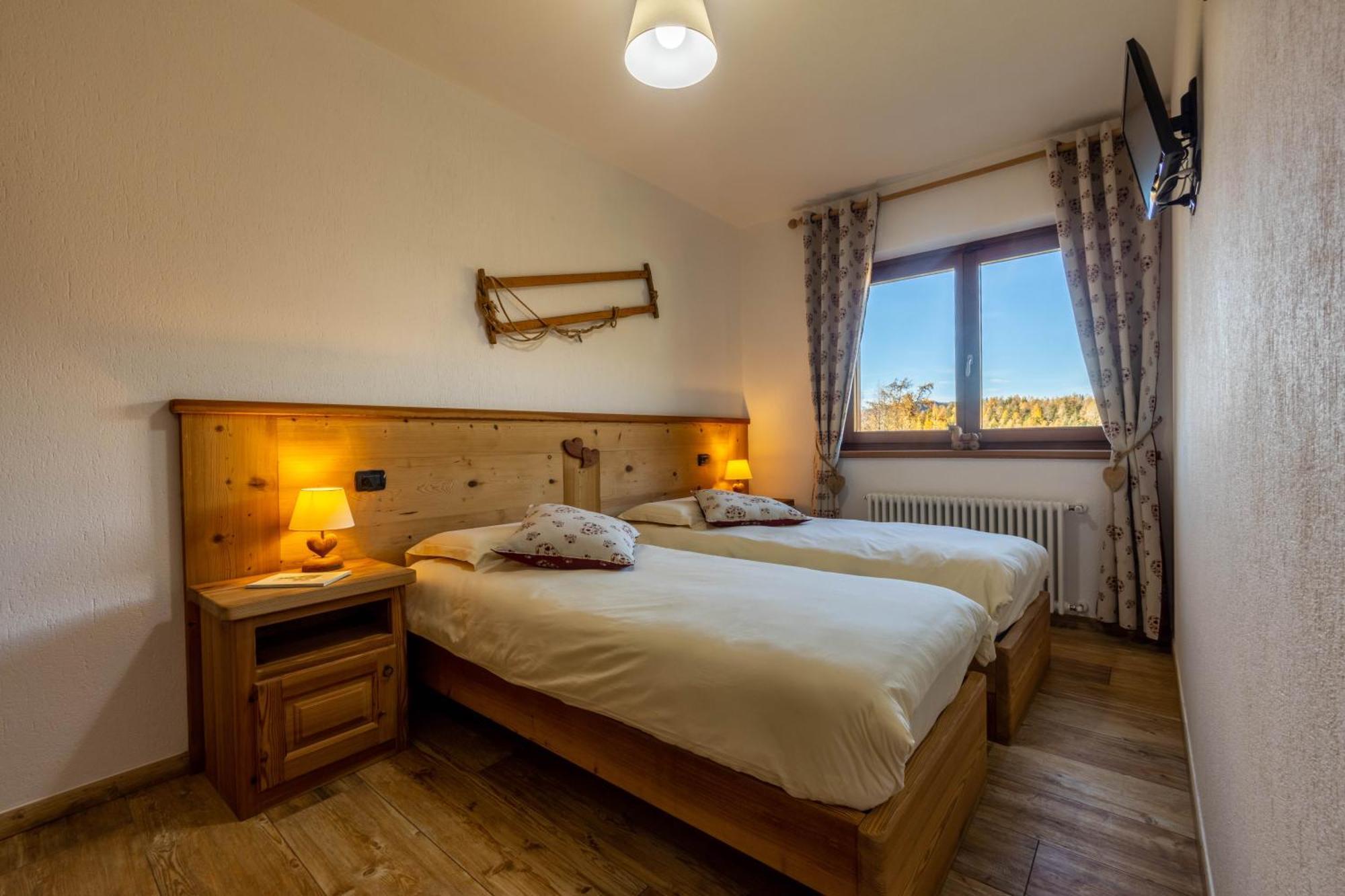Hotel Le Coin des Mélèzes Brusson Esterno foto