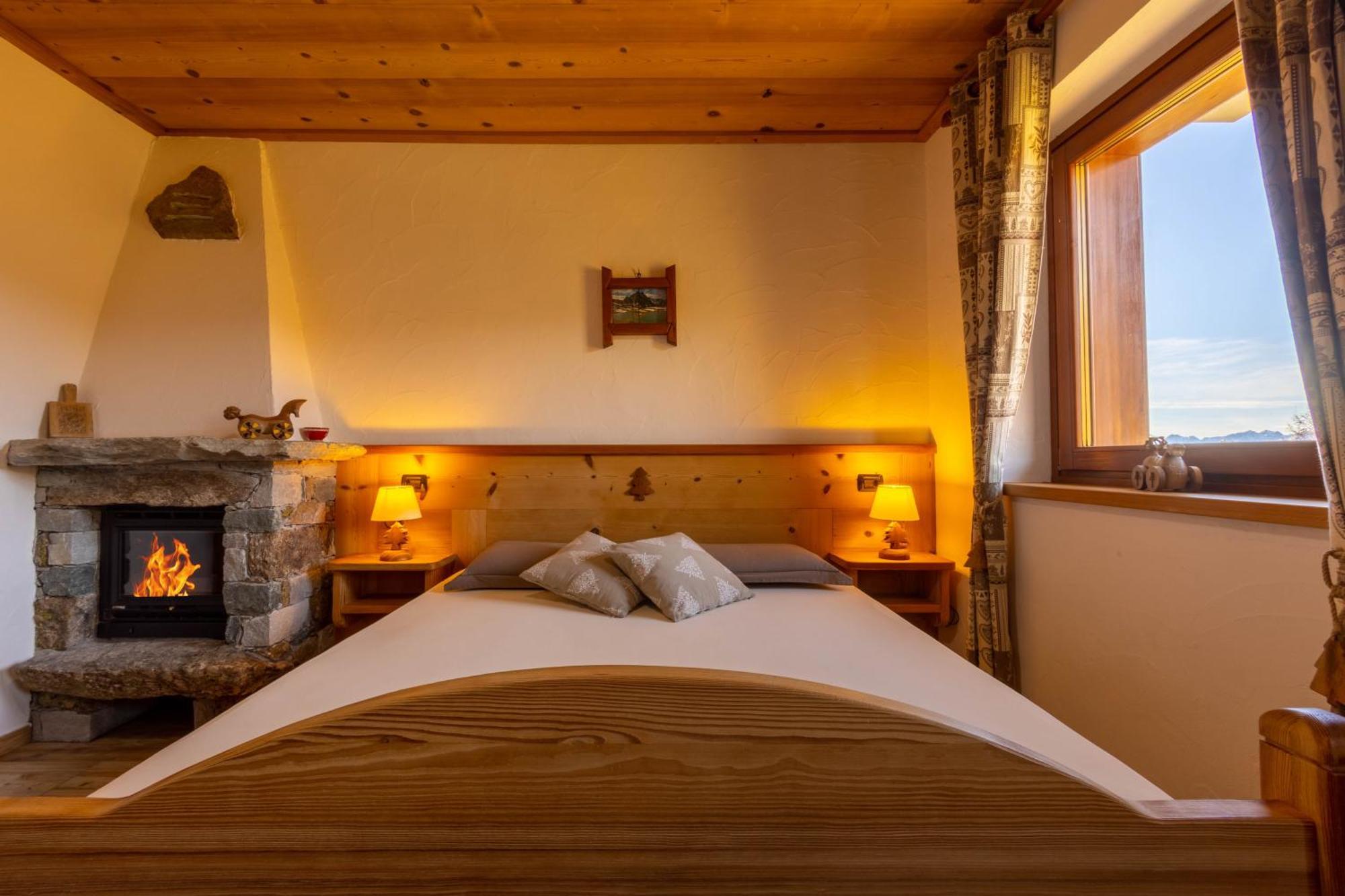 Hotel Le Coin des Mélèzes Brusson Esterno foto