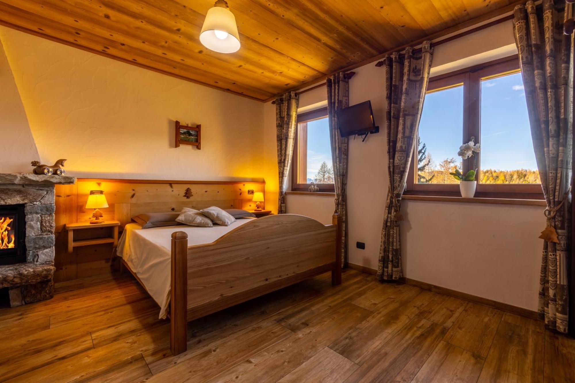 Hotel Le Coin des Mélèzes Brusson Esterno foto